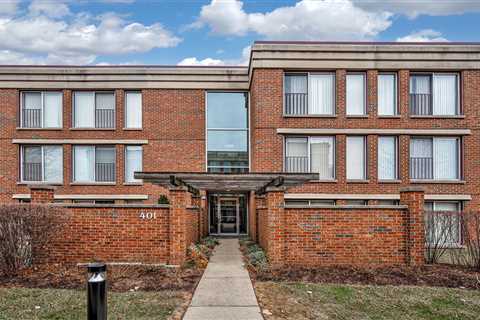 401 Kelburn Road Unit #313, Deerfield, Illinois 60015