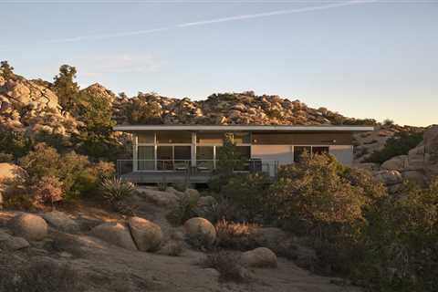 A Prefab Home Takes Shape Among the Boulders of Yucca Valley