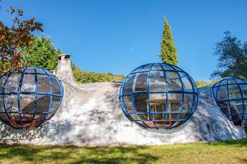 A Bubbly Building Fit for a Hobbit Pops Up for €740K in France