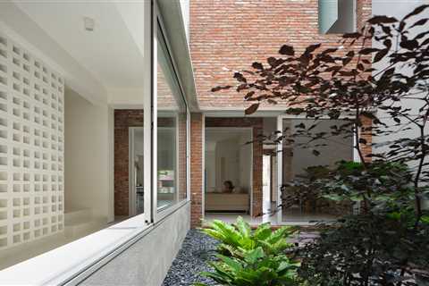 A Central Courtyard Cools Off a Multigenerational Home in Singapore