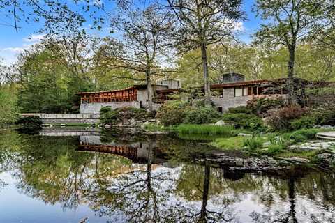 One of Frank Lloyd Wright’s Largest Homes Just Hit the Market for $8M