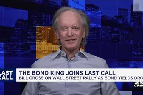 Auto loan delinquencies indicate the consumer is falling behind, says PIMCO Co-Founder Bill Gross