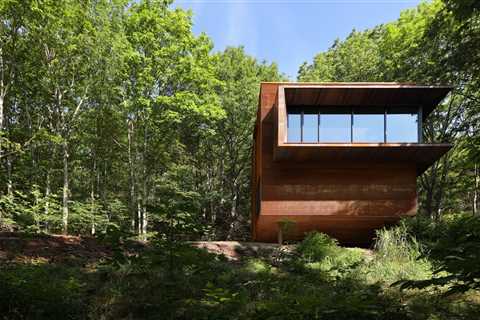 This Steel-Wrapped Canadian Cabin Is Nimbly Perched for Treetop Views