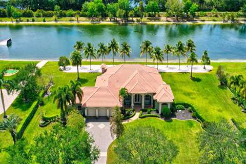 Exploring the Waterfront Properties in Lake Worth, FL