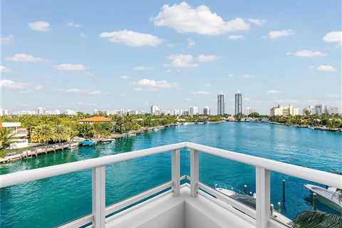 Ritz-Carlton Residences Miami Beach: Luxury Redefined