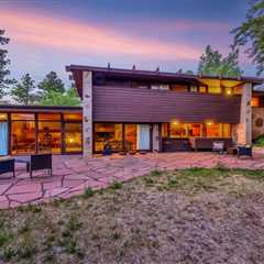 Frank Lloyd Wright’s Granddaughter Designed This $1.2M Colorado Home