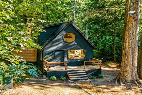 You Can Stargaze in the Tub at This $389K Cabin in the American Alps