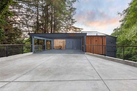 Perched on Stilts, an Oregon Cabin With Big Ocean Views Seeks $770K
