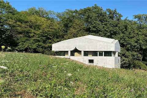 A Ribbon of Windows Wraps This Concrete Cabin in Switzerland