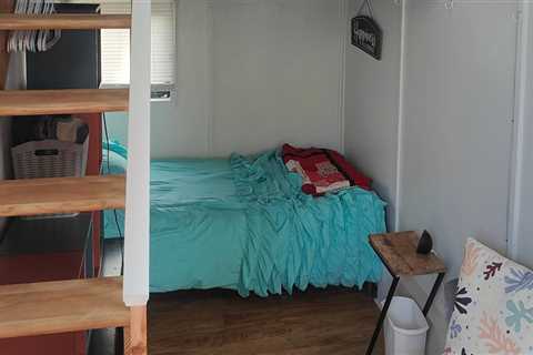 From Sell House Decisions to Smart Stays: Choosing a Hostel on the Sunshine Coast