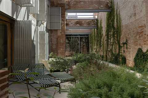 After a Complete Overhaul, a Luminous Warehouse Loft in Barcelona Seeks €1.3M
