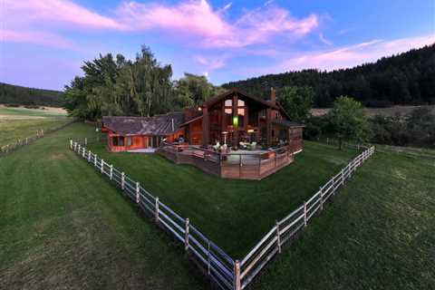 The Knott’s Berry Farm Family’s Oregon Ranch Is on the Market for $4.5M