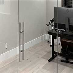 Custom Glass Solutions in Pascagoula: What to Know When You Search “Sell My House for Cash”