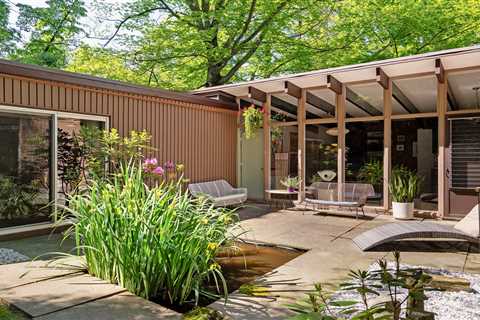One of Louis Kahn’s Protégés Designed This $1M Pennsylvania Midcentury With a Koi Pond
